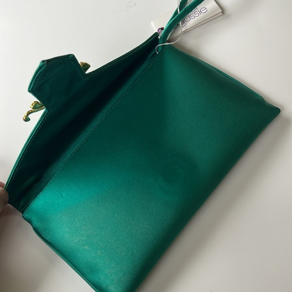 Clutch • Wilbur & Gussie from London • Green Satin w/ beautiful brooch • - Picture 5 of 9